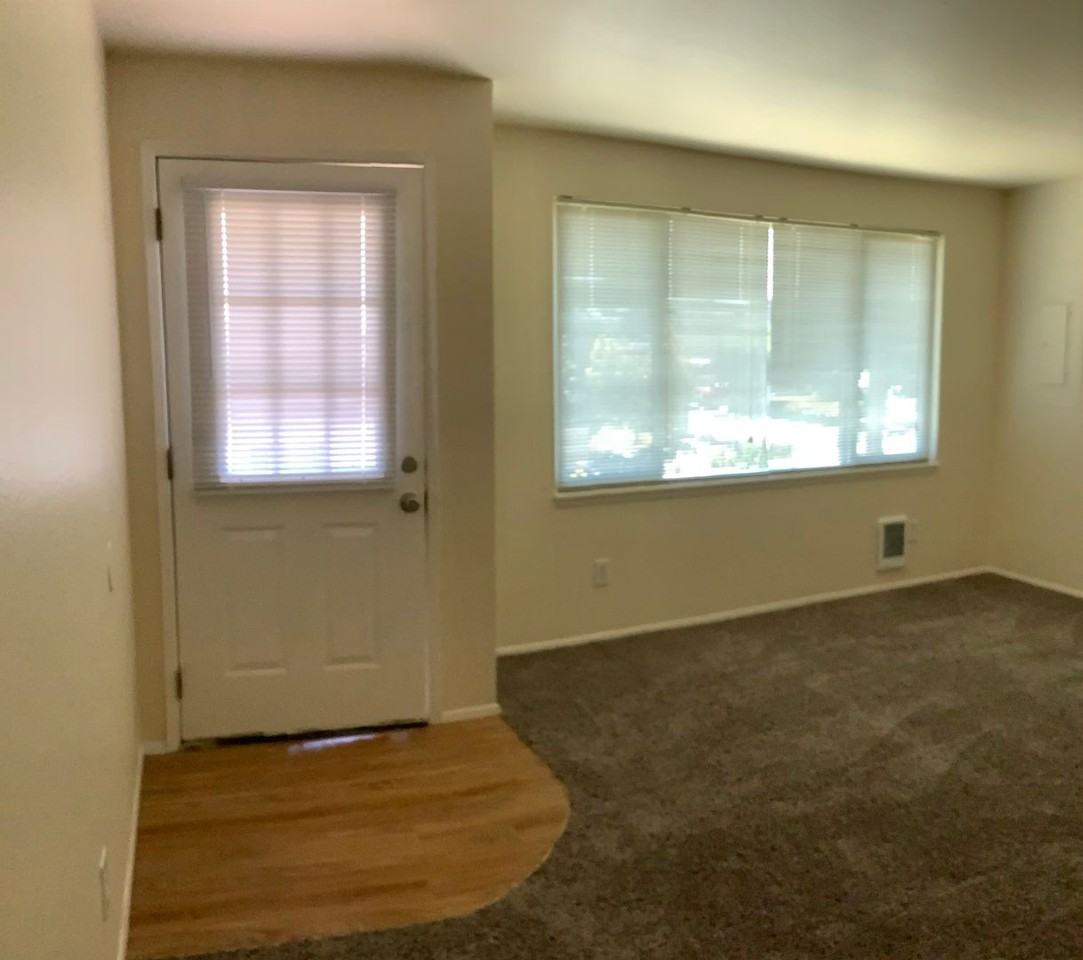 1054 Callahan Dr - Photo 5 of 30