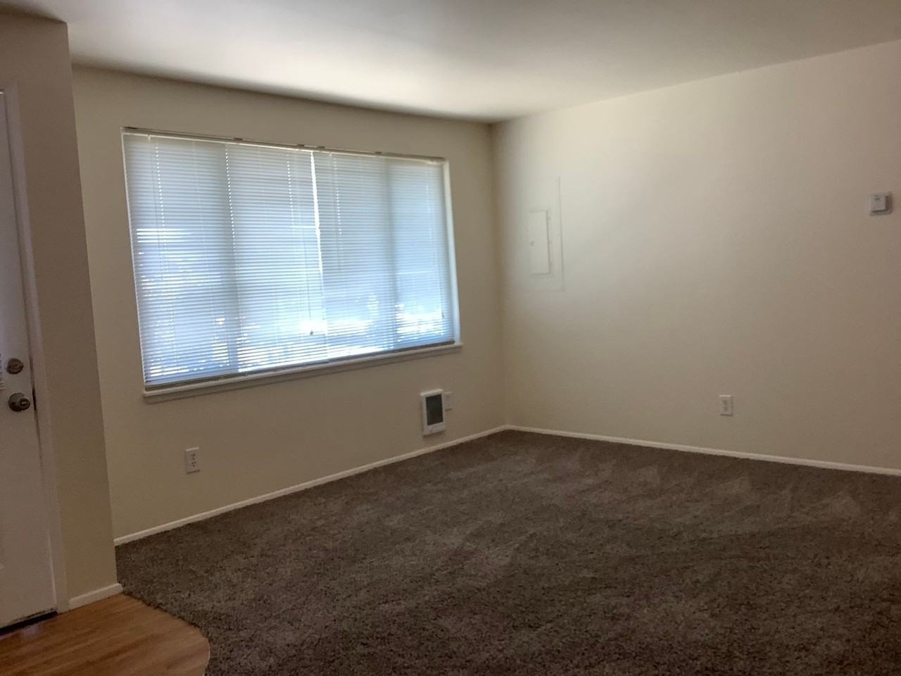 1054 Callahan Dr - Photo 6 of 30