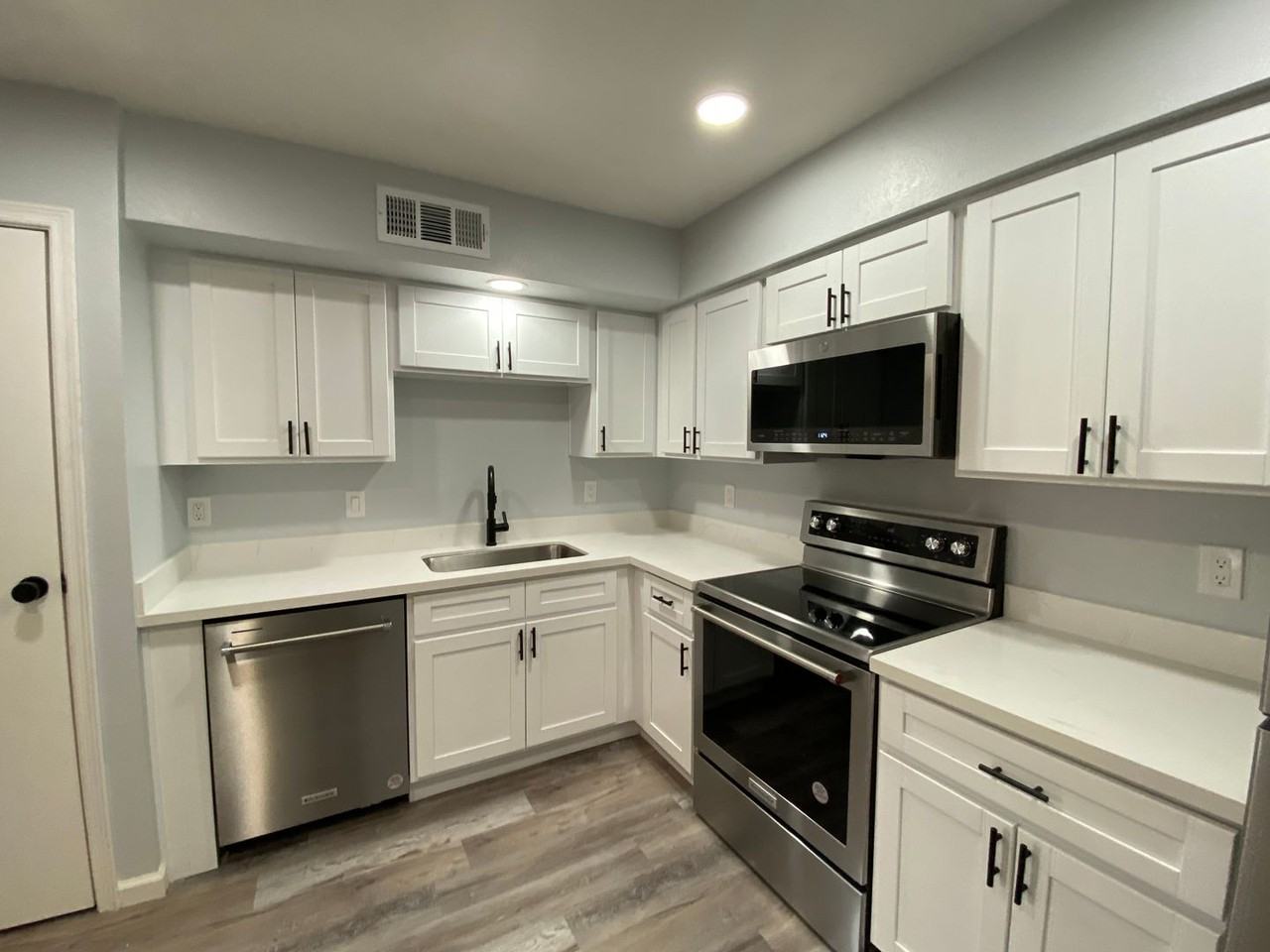 Quad on Greenway Apartments - Photo 3 of 19