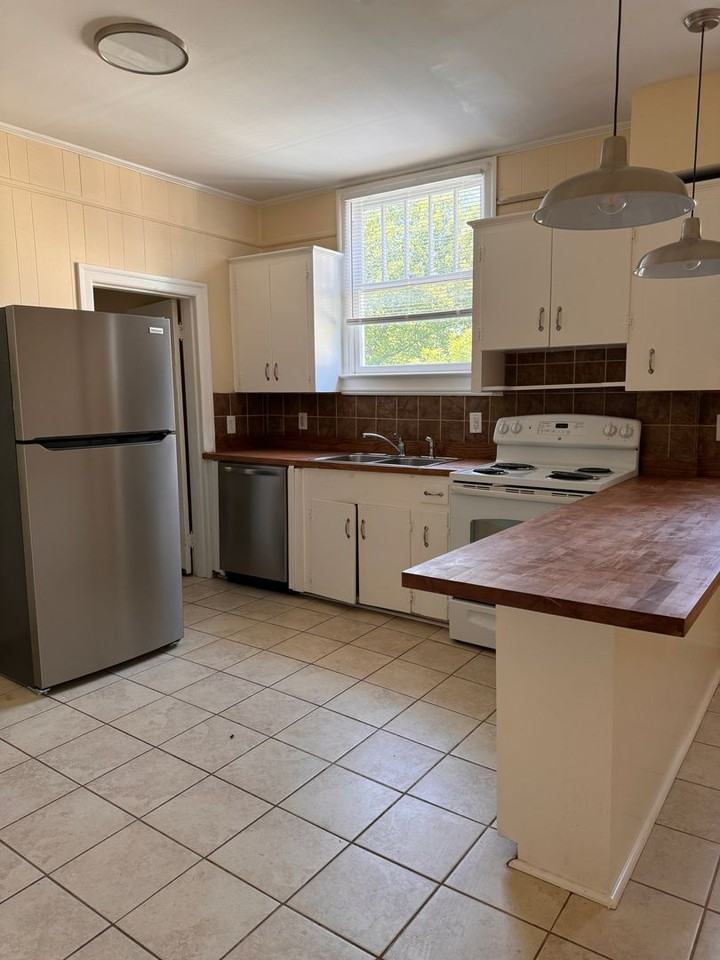 107 Fredonia Ave - Photo 2 of 38