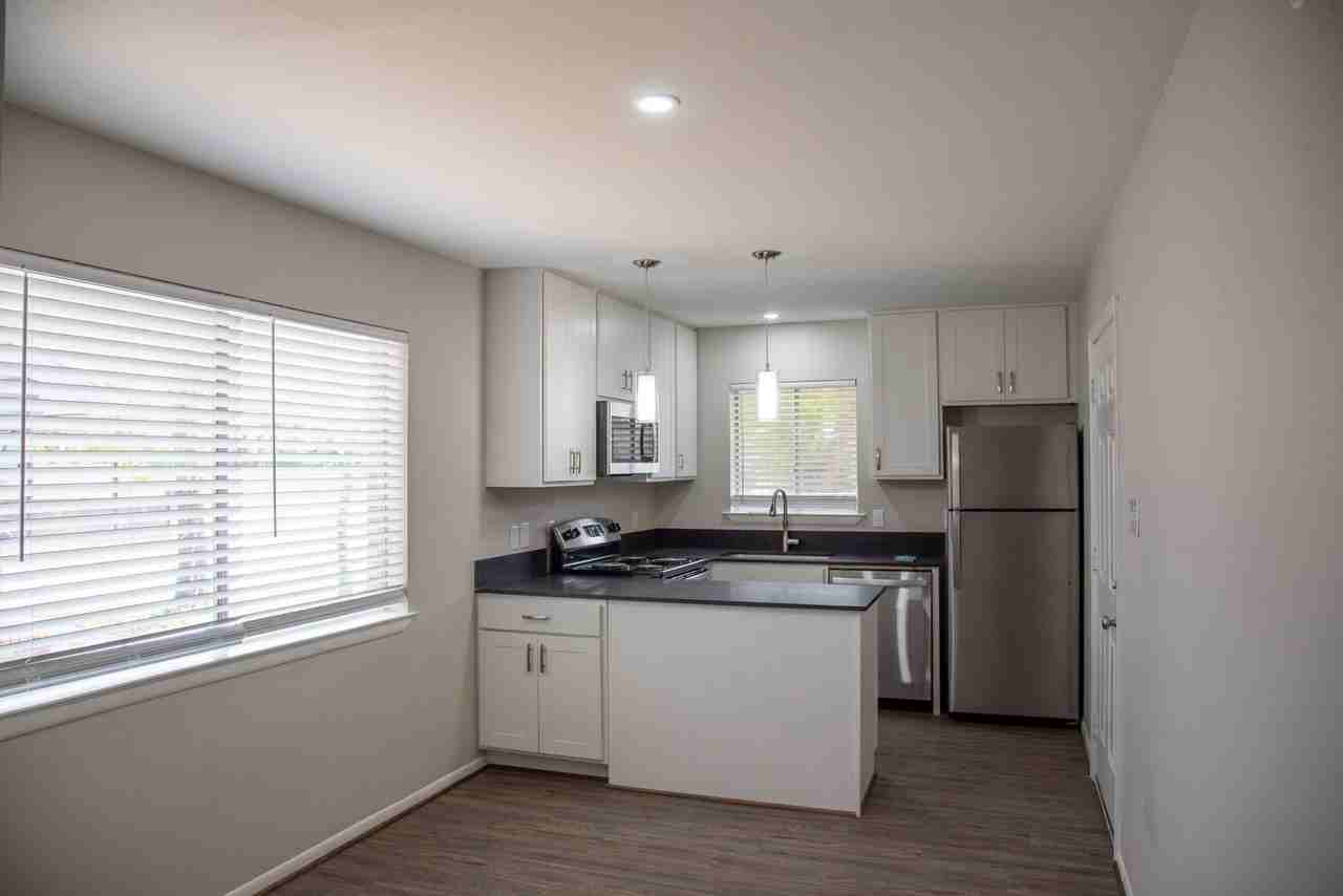 1703 Trinity Pl - Photo 2 of 10