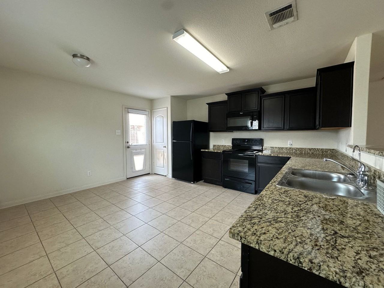 104 Millers Loop - Photo 5 of 15