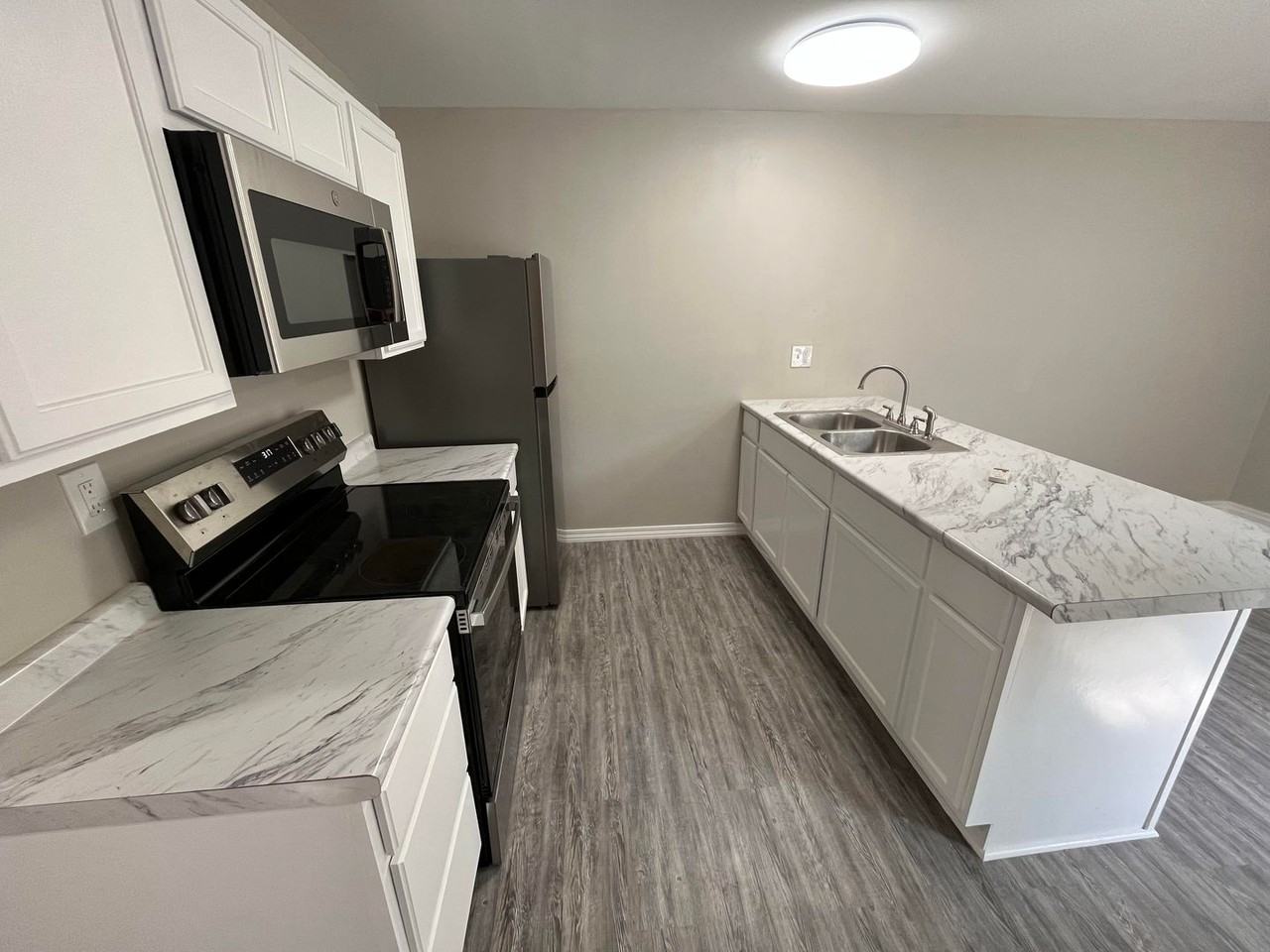 725 22nd Duplex - Photo 3 of 6