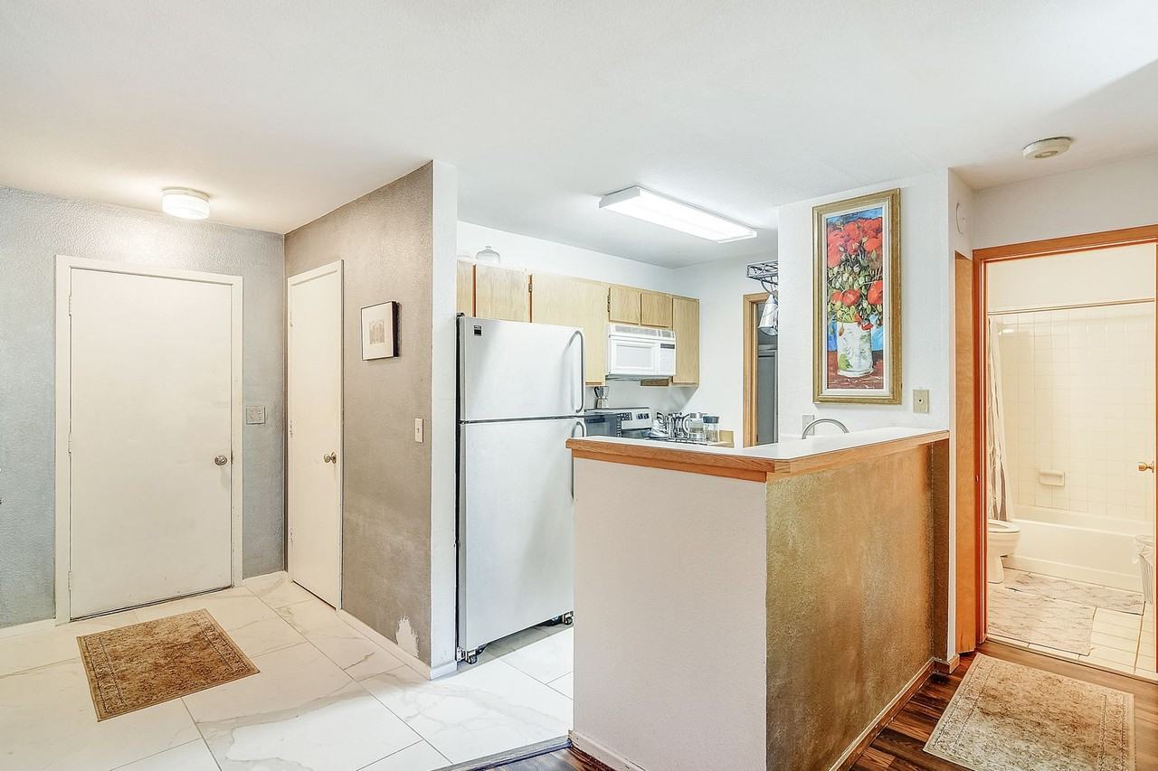 604 Granite St - Photo 4 of 34