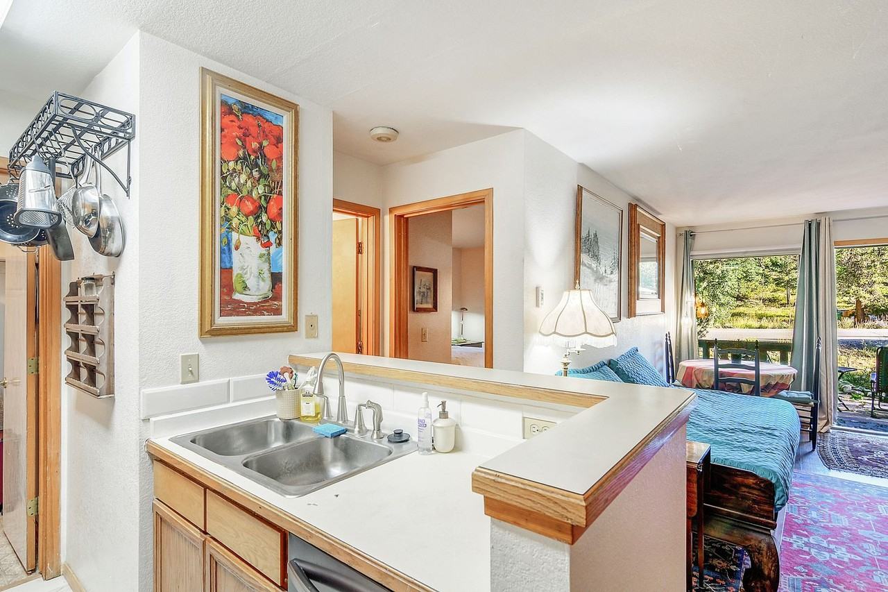 604 Granite St - Photo 5 of 34