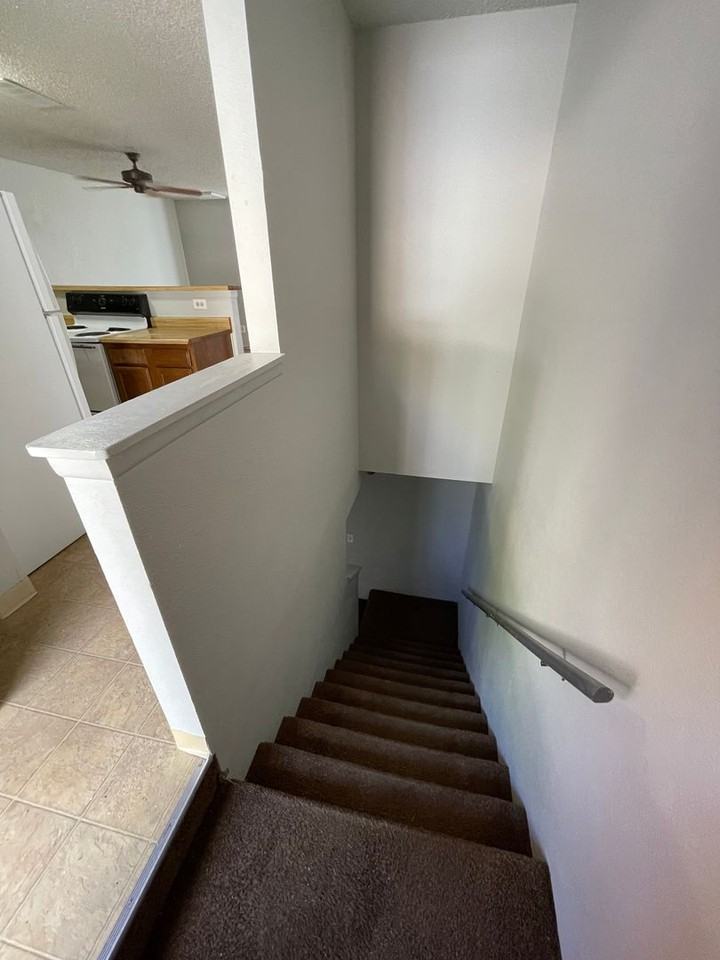 440 W 4th St - Photo 2 of 11