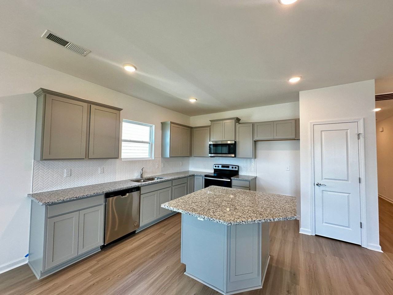 4187 Lively St - Photo 5 of 18