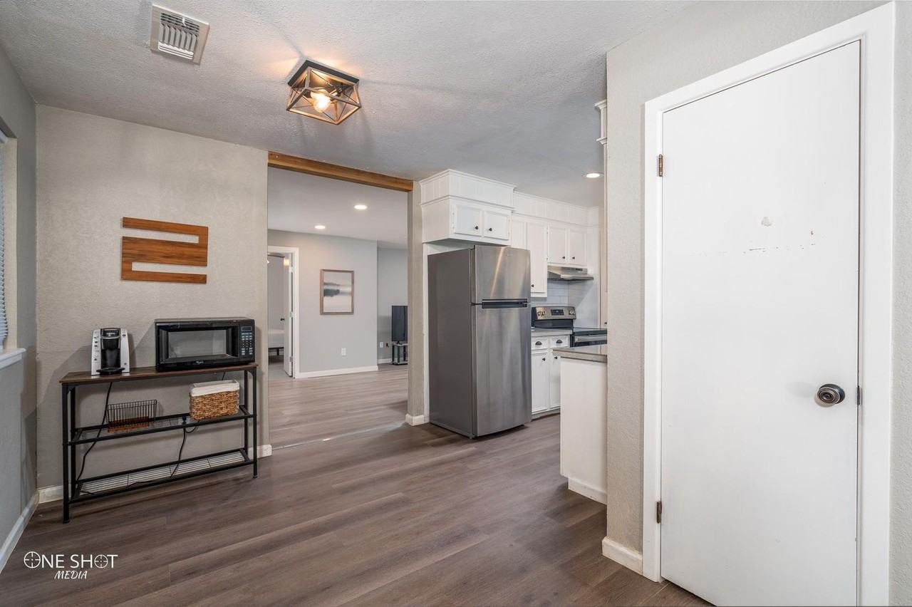 949 Kenwood Dr - Photo 5 of 35