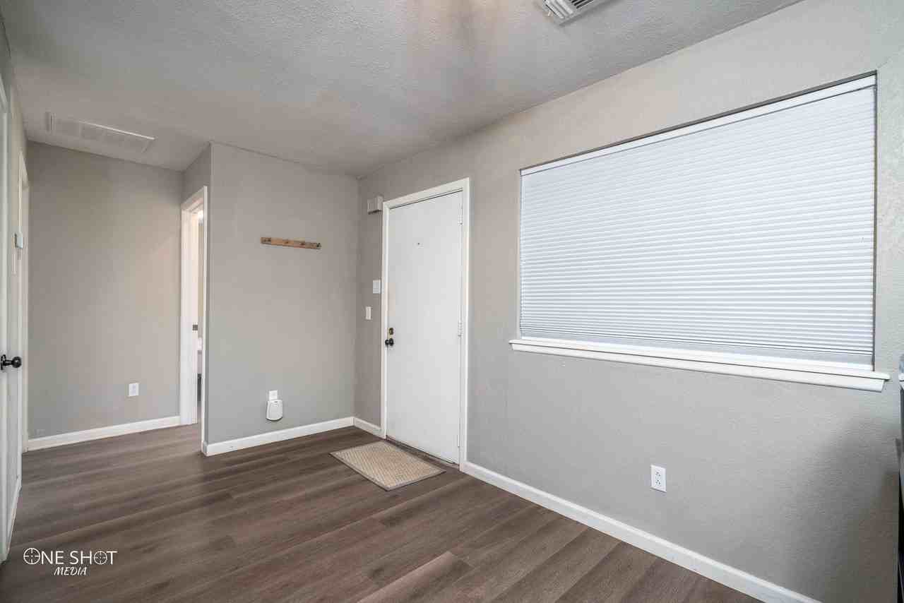 949 Kenwood Dr - Photo 6 of 35