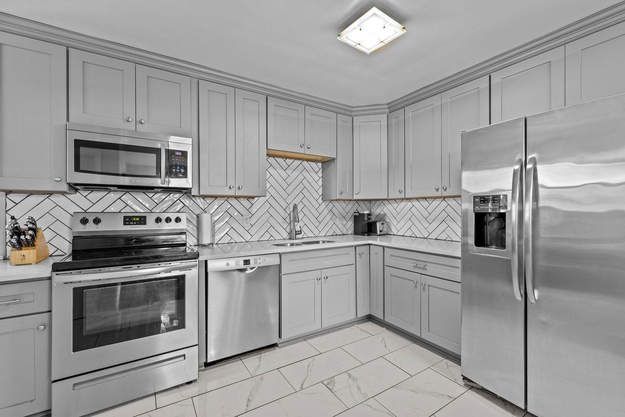 1622 Bill St - Photo 3 of 31