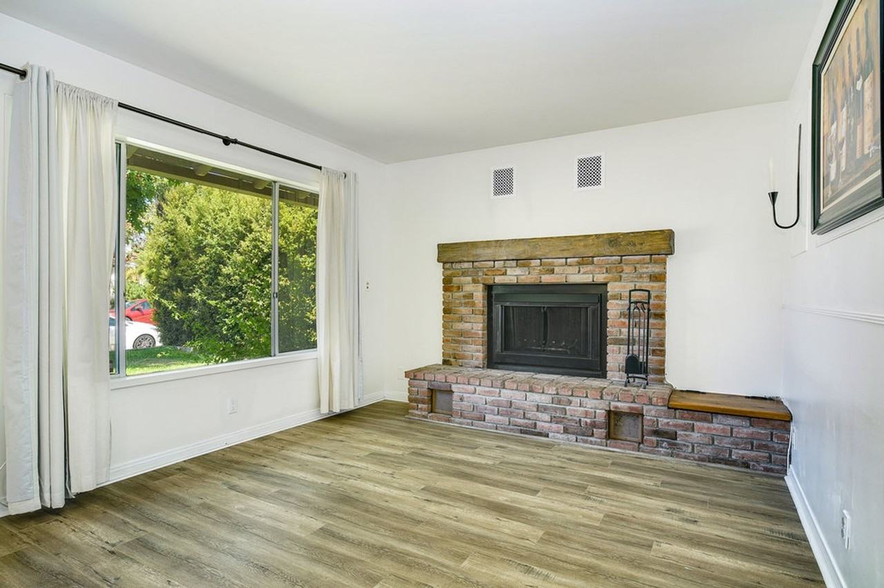 4721 Edgeware Rd - Photo 7 of 31