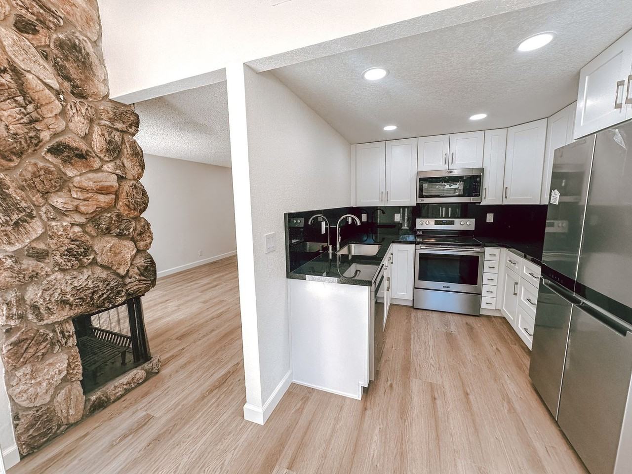 5420 Black Ave - Photo 3 of 12