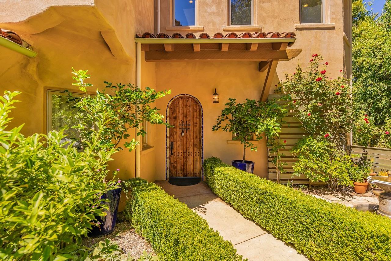 224 S Montgomery St - Photo 2 of 24