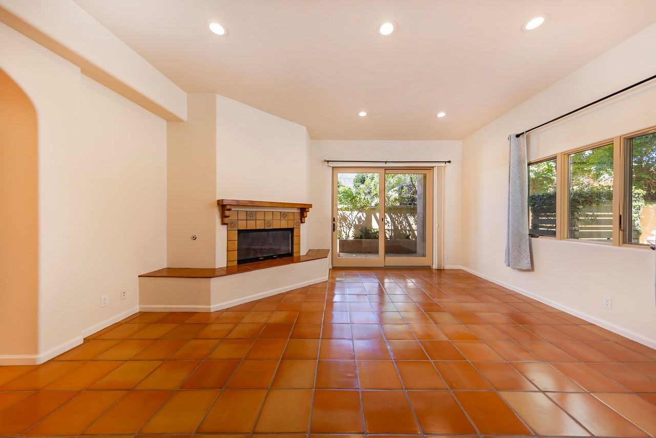 224 S Montgomery St - Photo 5 of 24