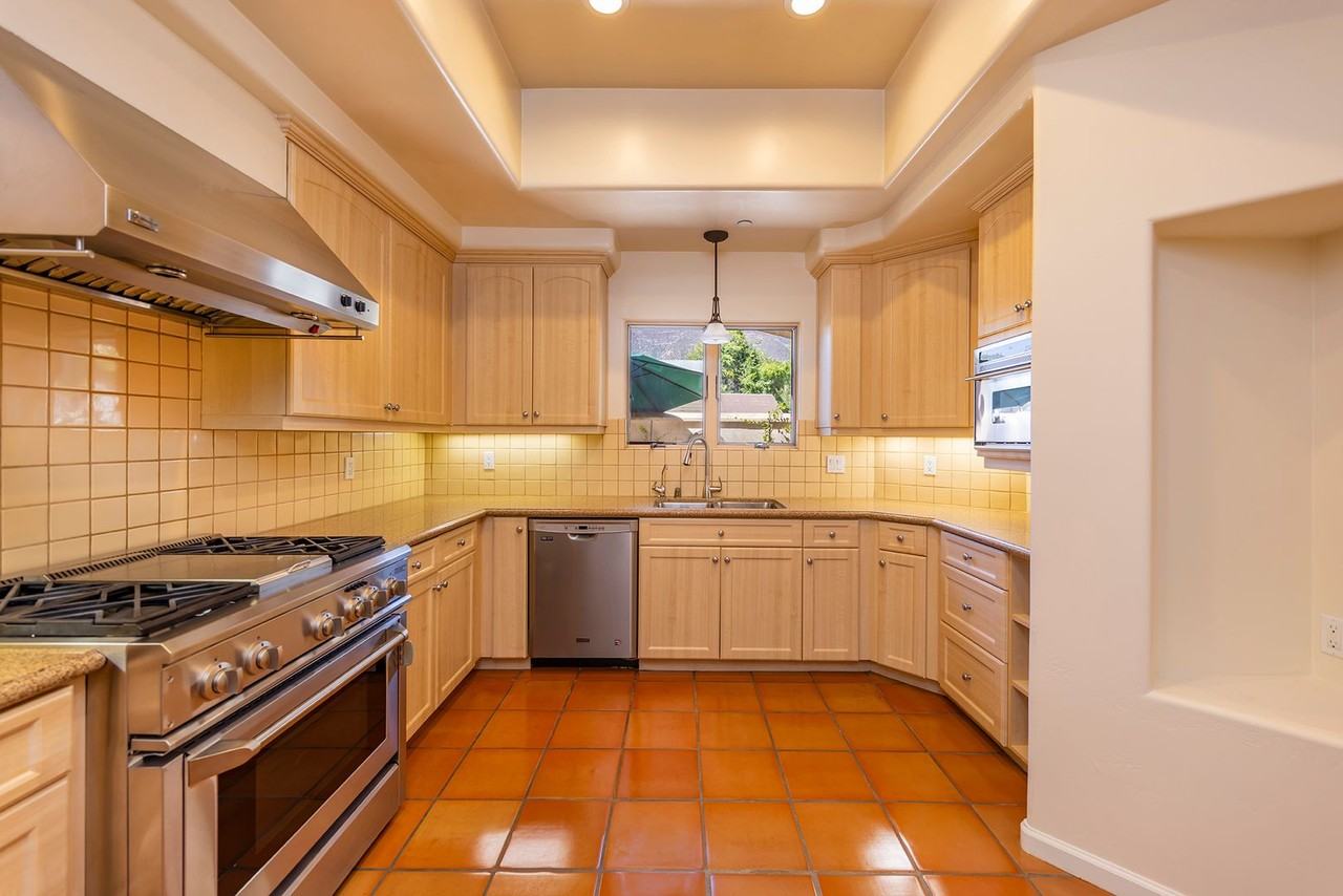 224 S Montgomery St - Photo 7 of 24