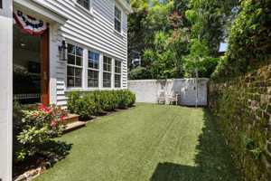 featured image of 2 1/2 Larnes St