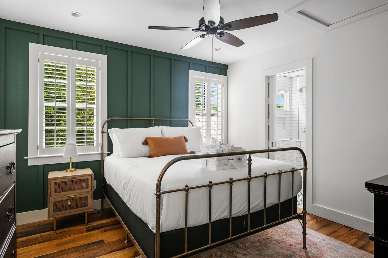 2 1/2 Larnes St - Photo 3 of 37