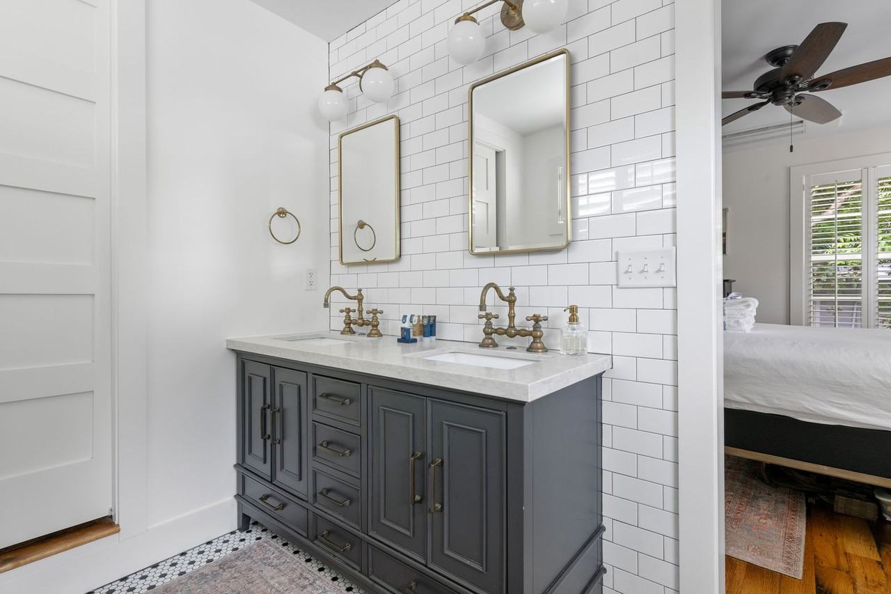 2 1/2 Larnes St - Photo 4 of 37