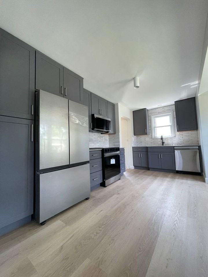 2446 Bacon Ave - Photo 2 of 11