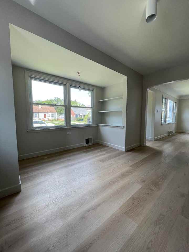 2446 Bacon Ave - Photo 4 of 11