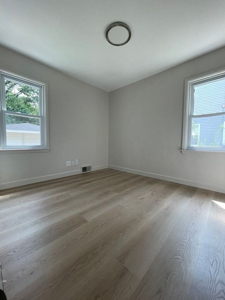 2446 Bacon Ave - Photo 6 of 11