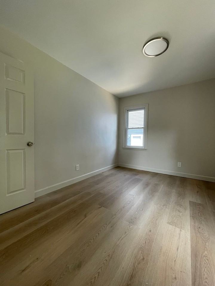 2446 Bacon Ave - Photo 7 of 11