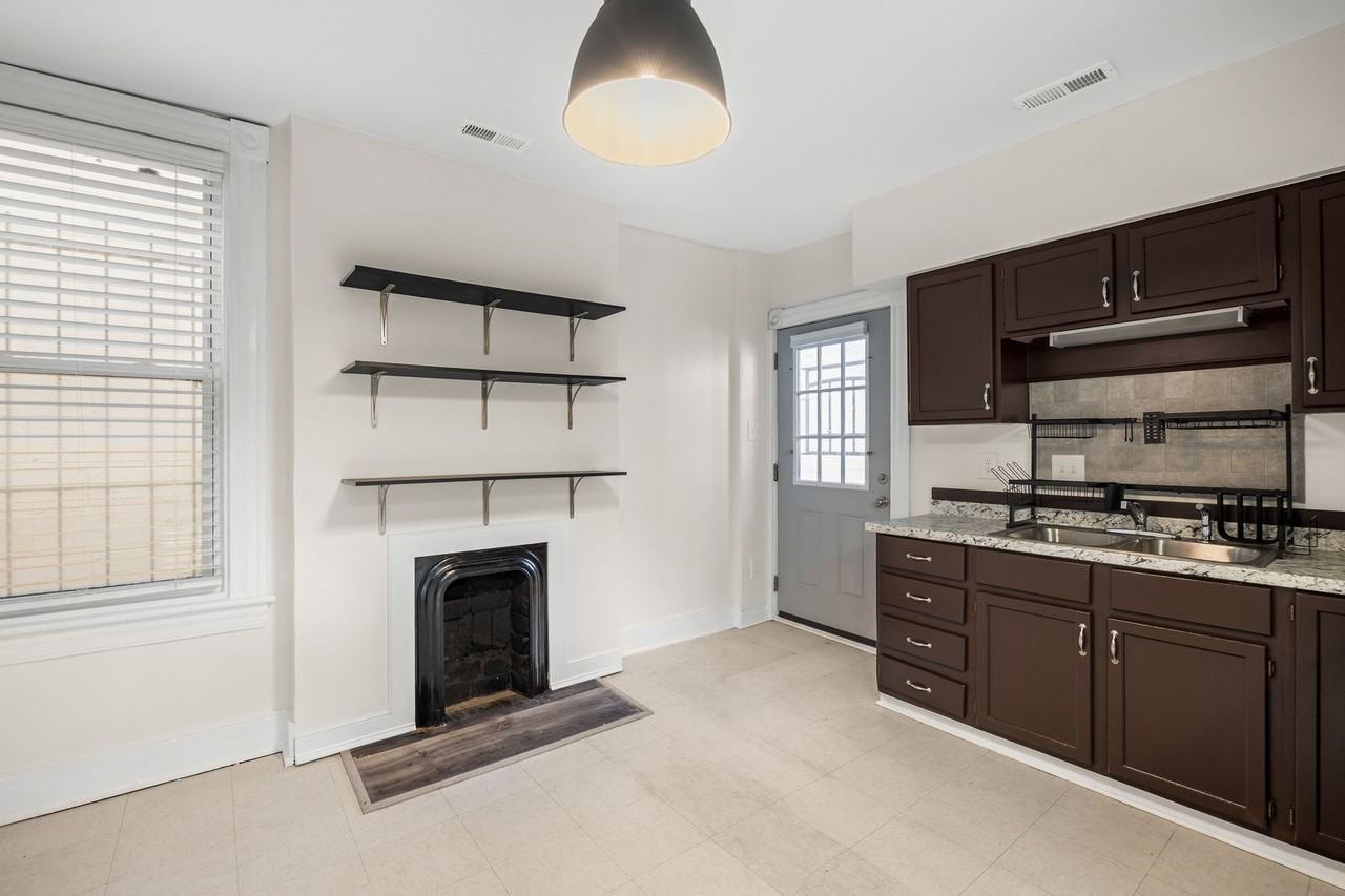 2611 W Cary St - Photo 3 of 21