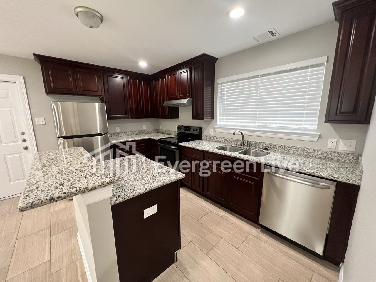 3206 Angelfish Cv - Photo 3 of 11