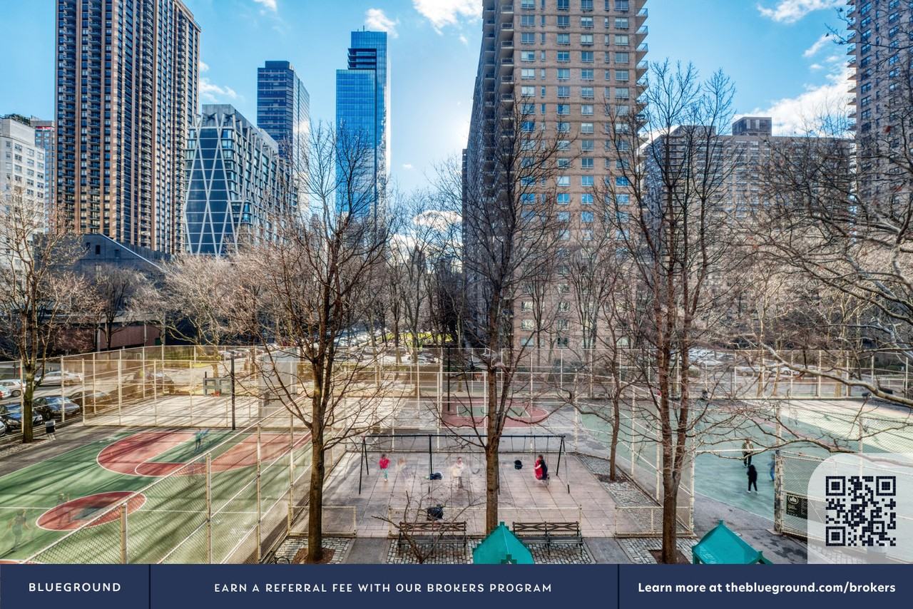 210 West 70th Street - Photo 5 of 36