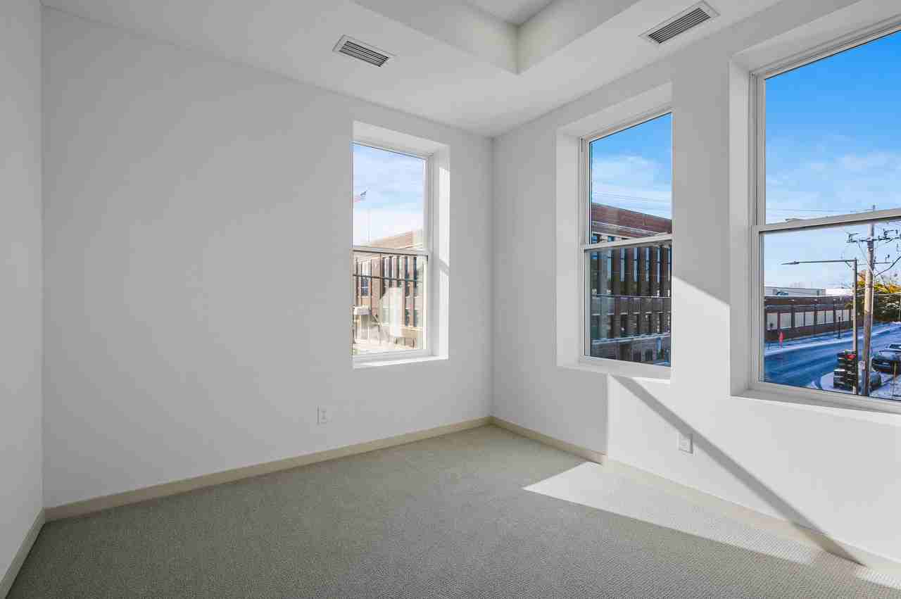 842 Rice Street - Photo 3 of 26