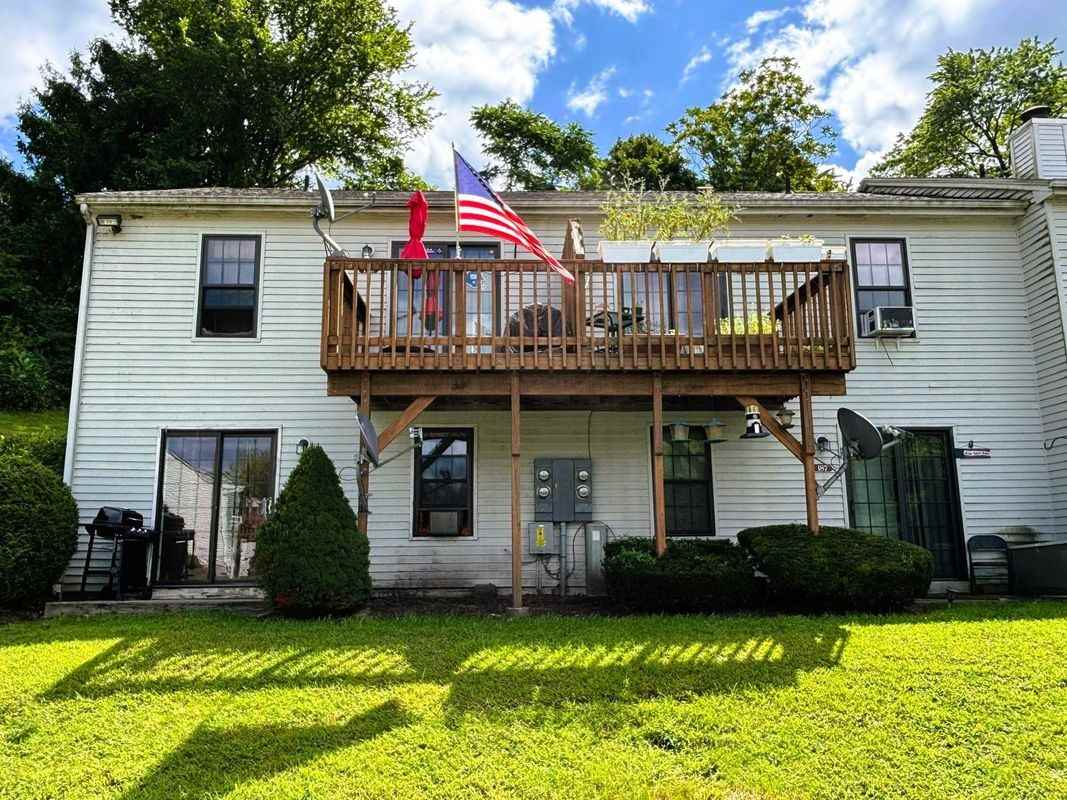 188 Aspetuck Vlg - Photo 2 of 3