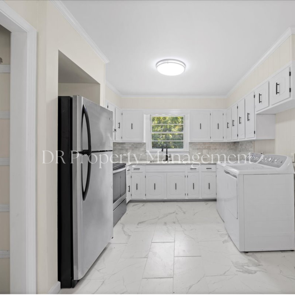 5550 Hubbard Dr - Photo 2 of 8