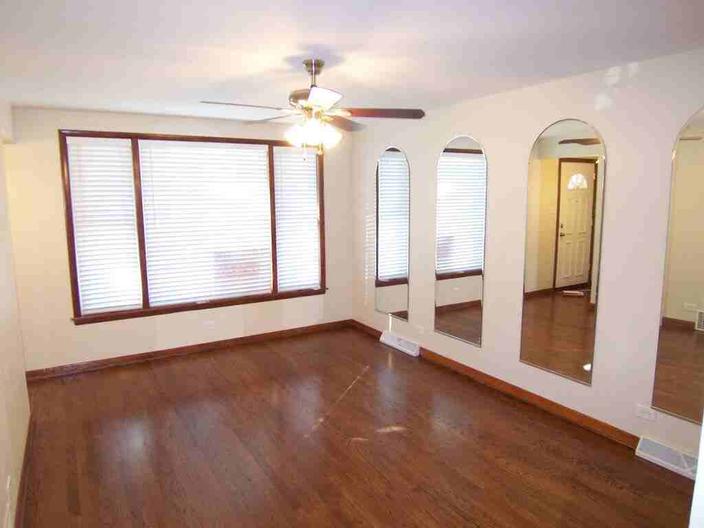 5707 S Massasoit Ave - Photo 2 of 11