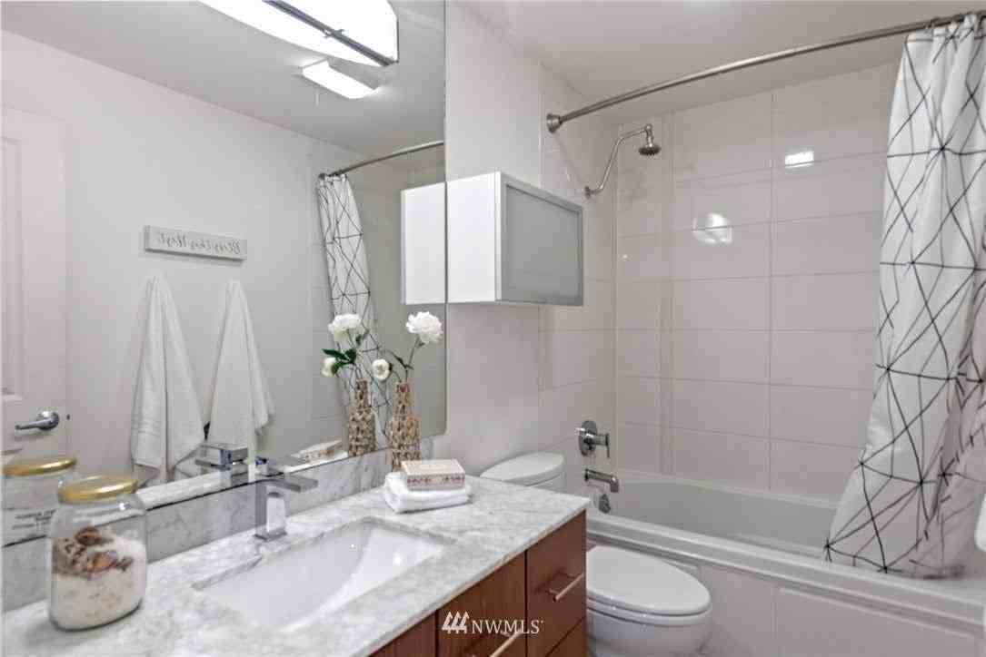 11058 Northeast 33rd Place #D6 - Photo 4 of 11