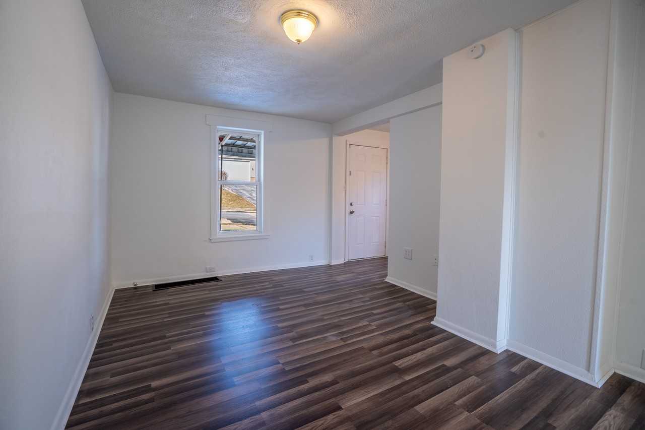 104 Linn Ave #104 - Photo 2 of 20