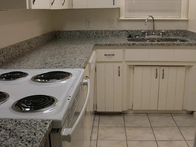 1800 N Gregg Ave #3 - Photo 5 of 12