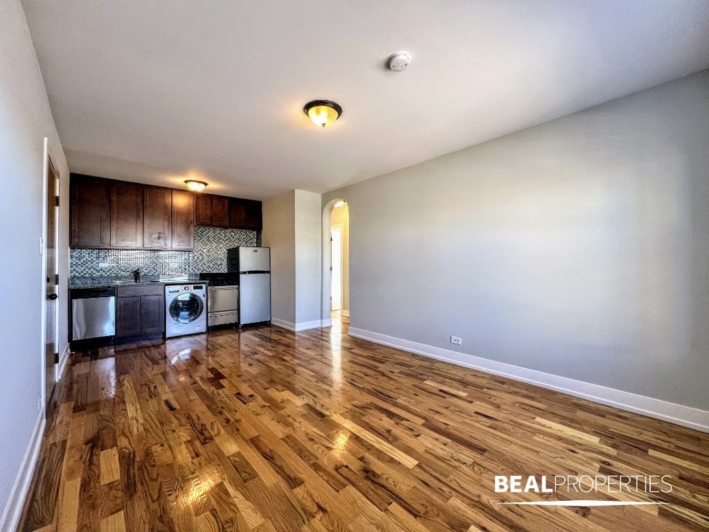 550 W Arlington Pl - Photo 3 of 10