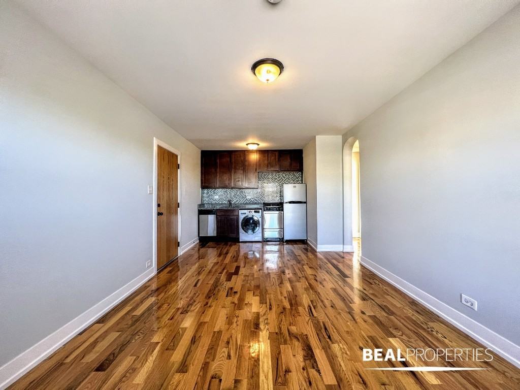 550 W Arlington Pl - Photo 3 of 11