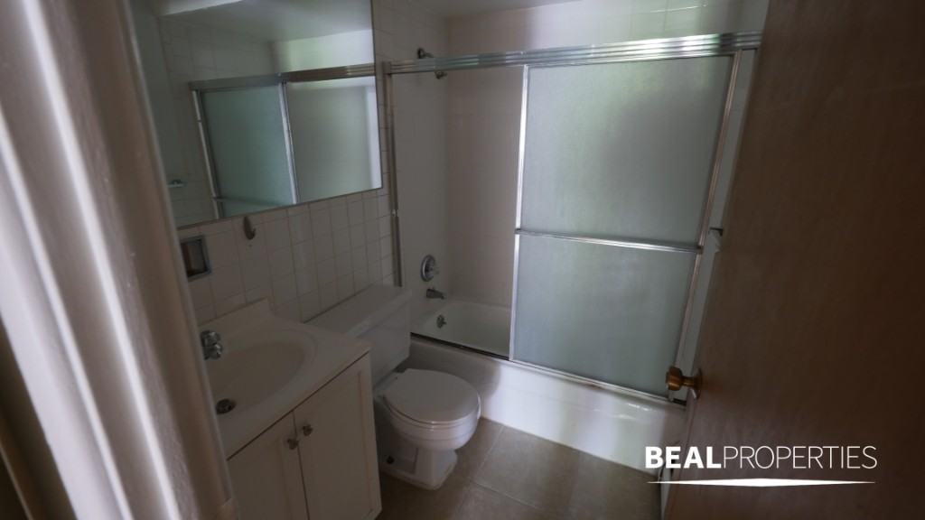 510 West Briar Place #CL1 - Photo 4 of 9