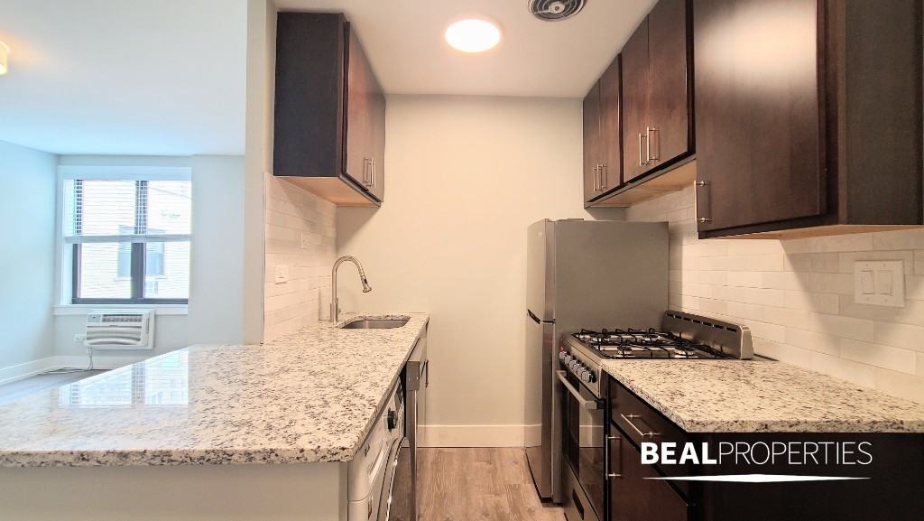 445 West Barry Avenue #CL23 - Photo 2 of 14