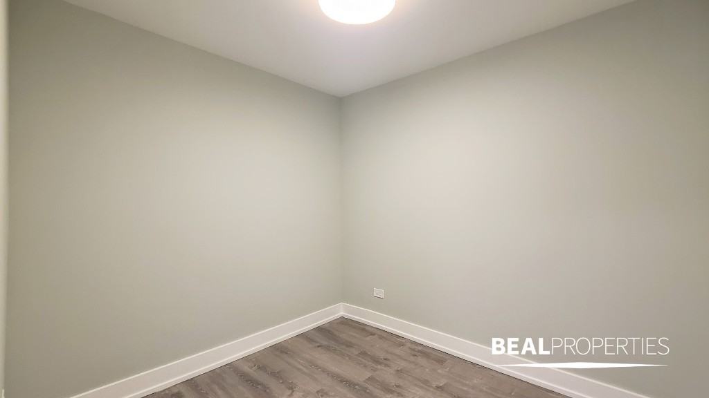 445 West Barry Avenue #CL23 - Photo 3 of 14