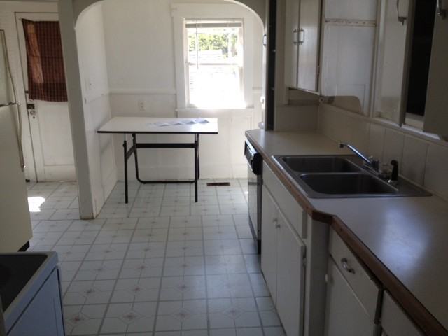 407 Fairview St SE - Photo 2 of 16