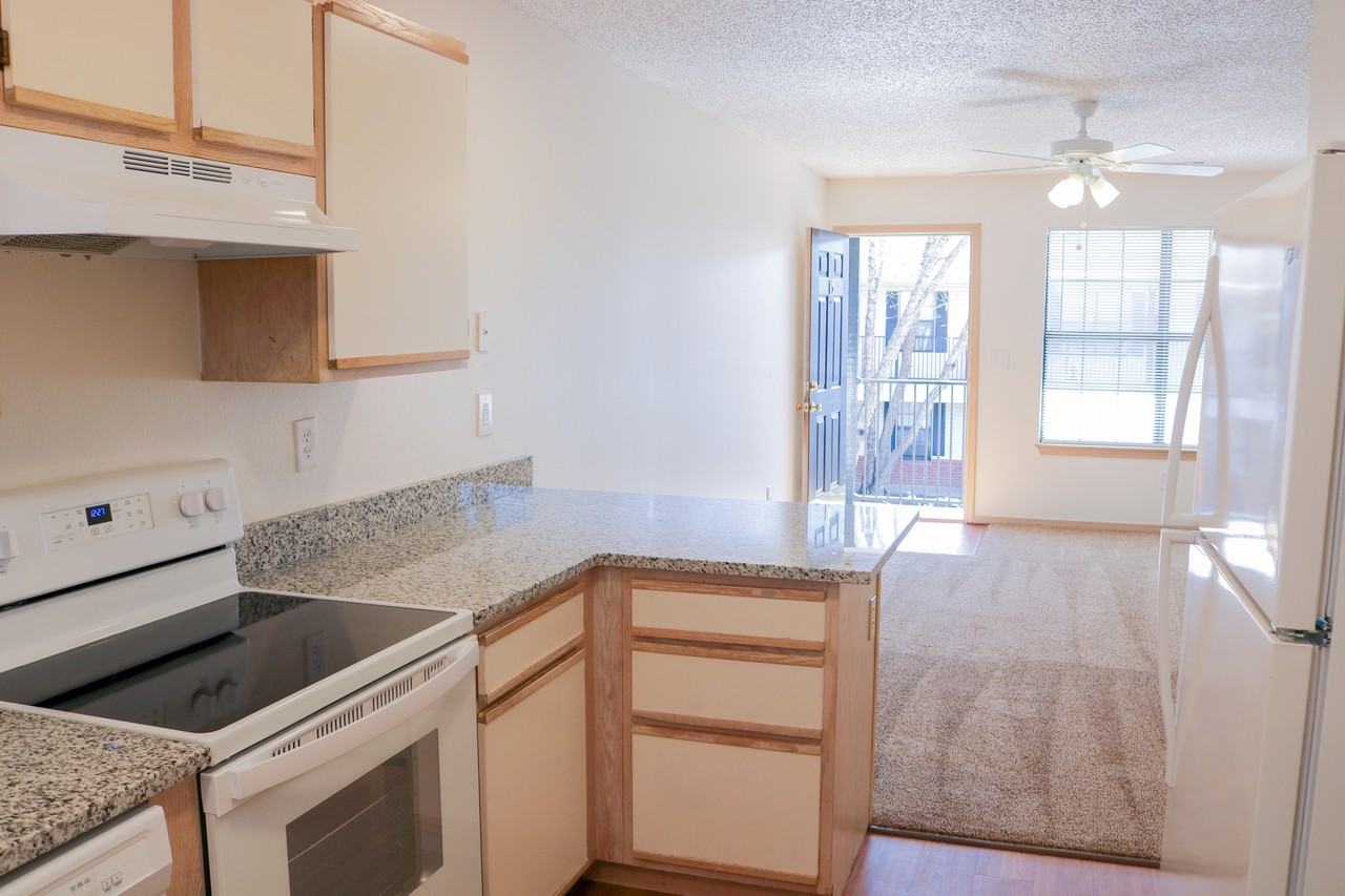 1340 N Oakland Ave #21 - Photo 4 of 20