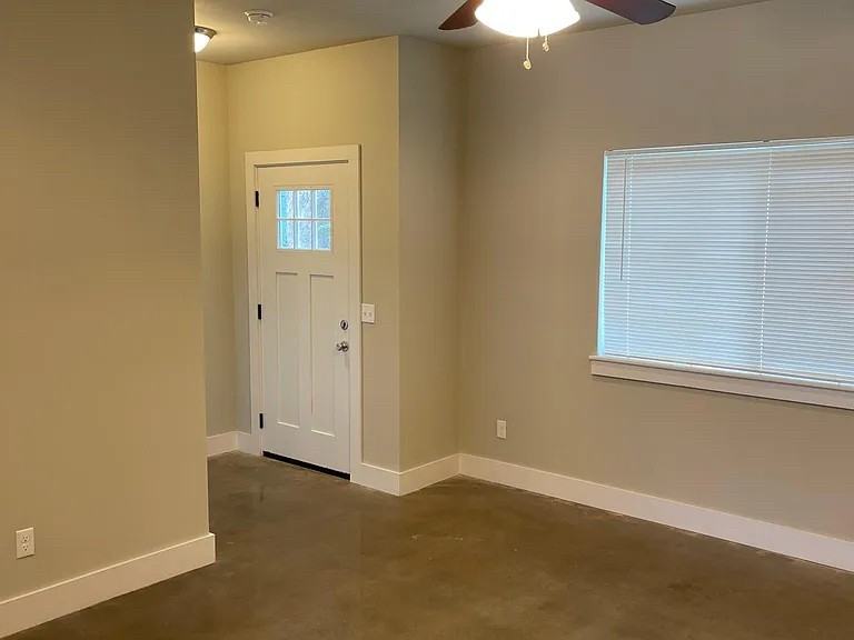 1820 N Gregg Ave - Photo 2 of 14