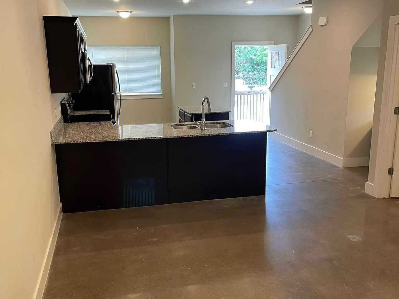 1820 N Gregg Ave - Photo 3 of 14