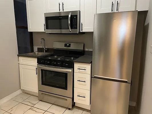 231 E 4th St #4C - Photo 2 of 5