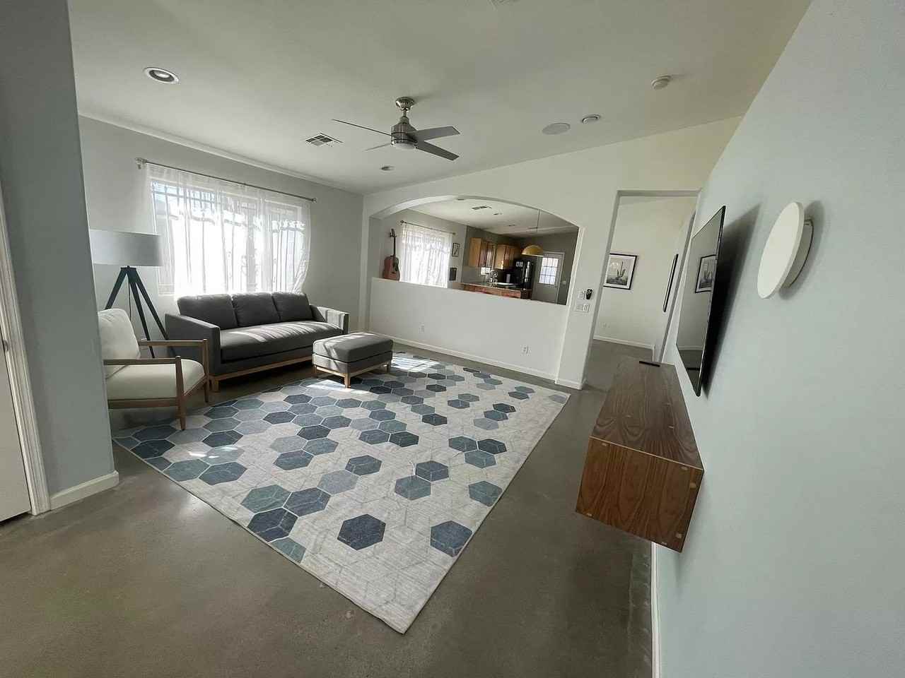 1826 E Portland St - Photo 2 of 21