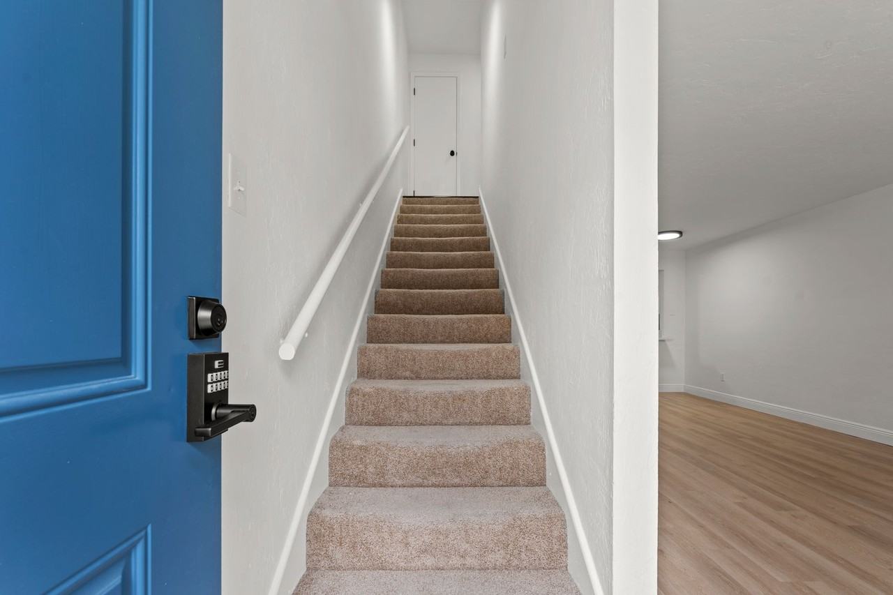 2 Bedroom/1 Bathroom Move - Photo 5 of 7