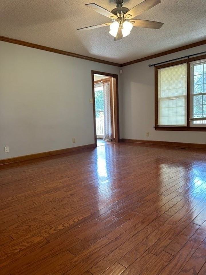 150 Woods Mill Rd - Photo 7 of 36