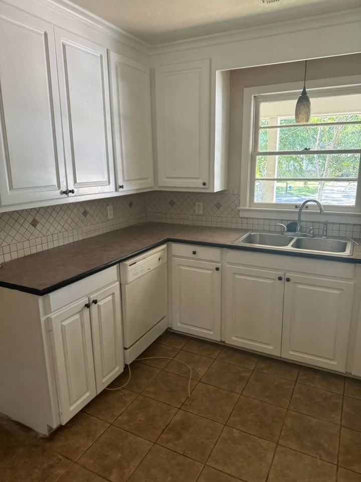 3416 36th Ave - Photo 3 of 12